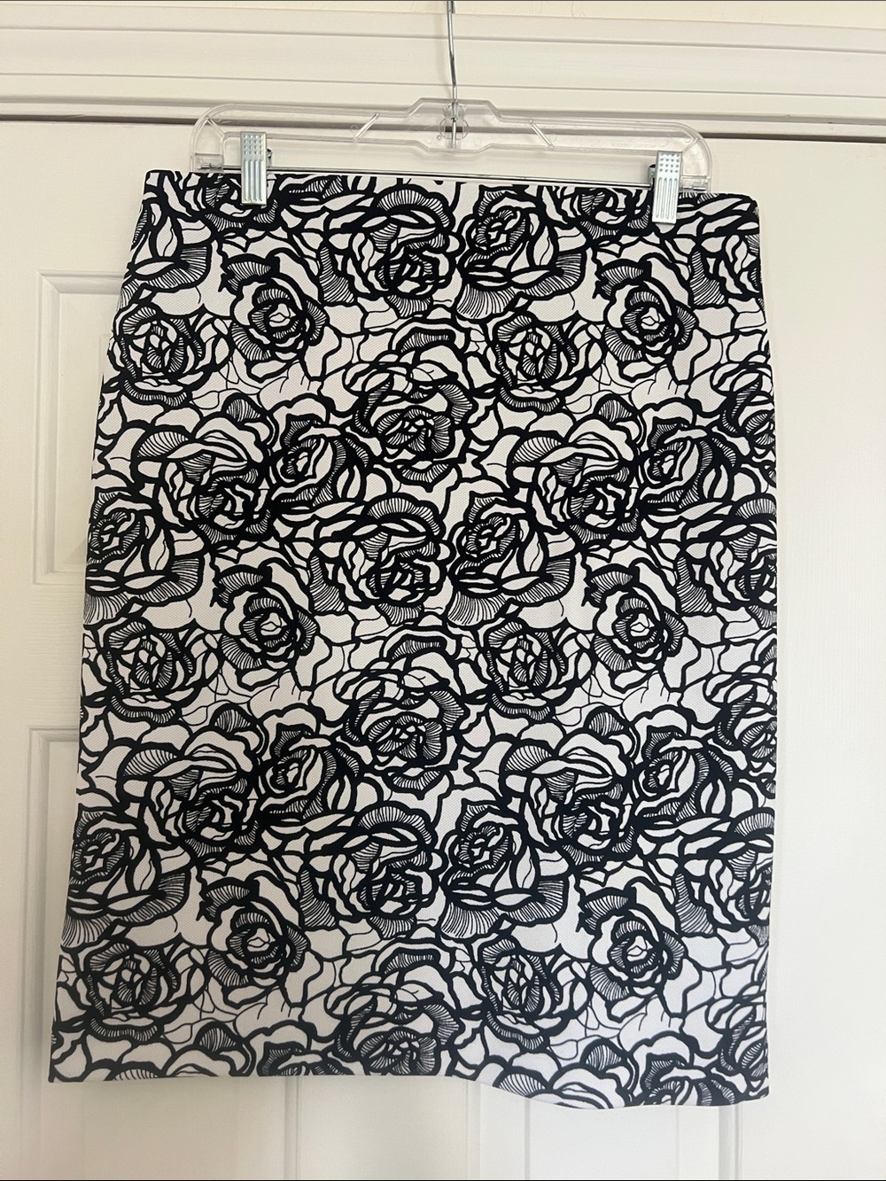 Jones Studio Black and White Floral Pencil Skirt
